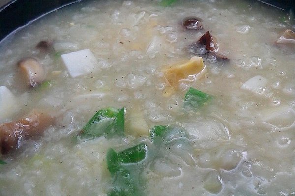 自制咸蛋蔬菜粥