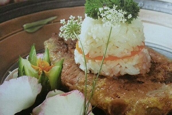 香喷喷的牛排饭