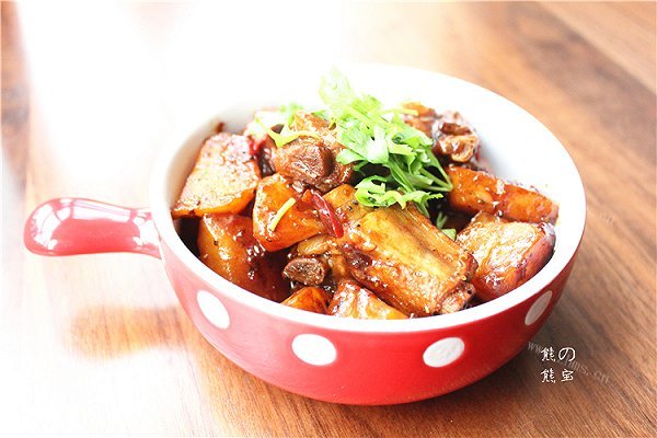 家常排骨炖土豆