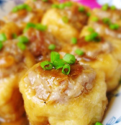 煎酿油豆腐-金镶玉，春点绿