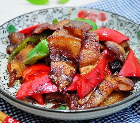 酱炒彩椒回锅肉