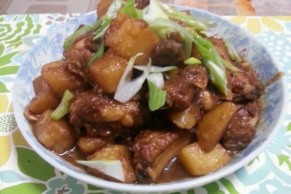 土豆焖排骨