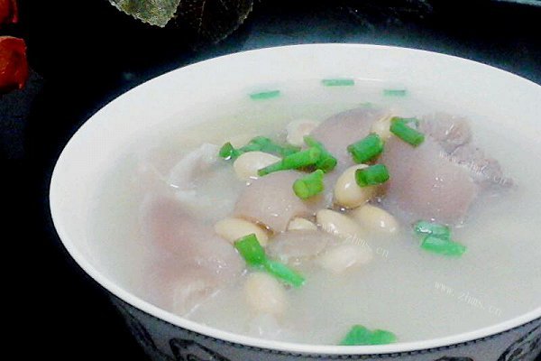 美味猪蹄黄豆汤