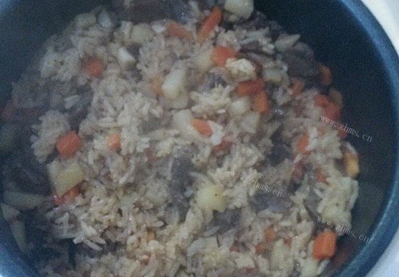 牛肉胡萝卜土豆焖饭