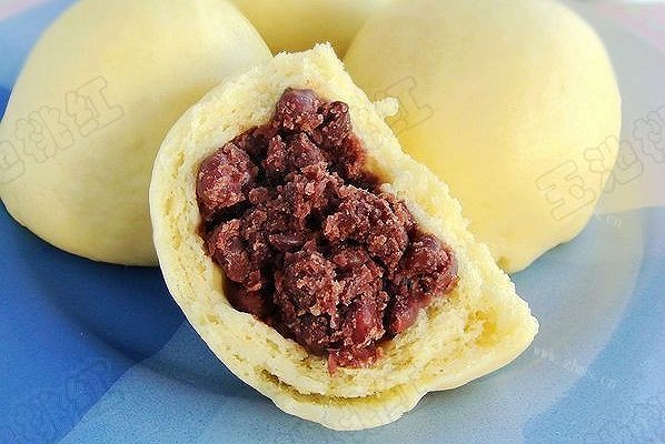 玉米面红豆包