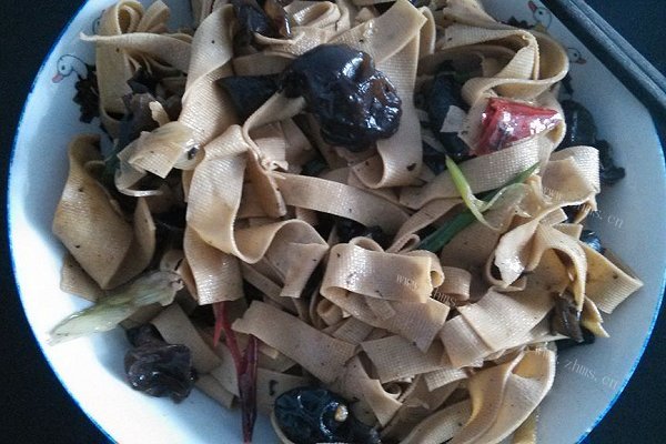 辣炒木耳豆腐皮
