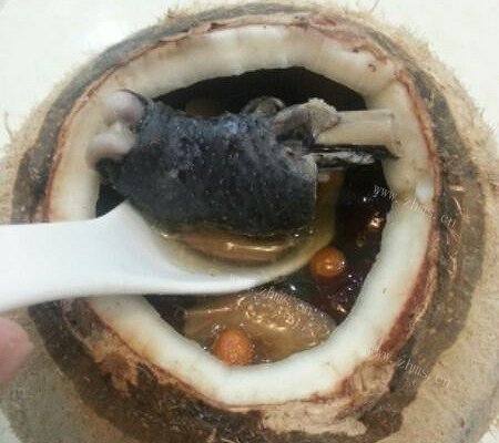原只椰子炖鸡