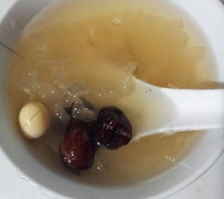 夏季养颜红枣银耳莲子汤