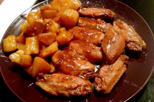 红烧红酒鸡翅炖土豆