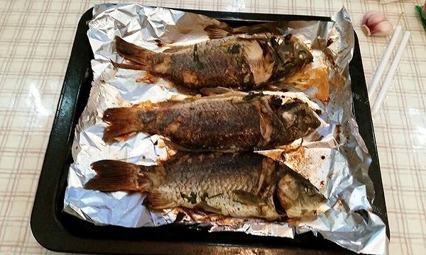 香菜烤鲫鱼