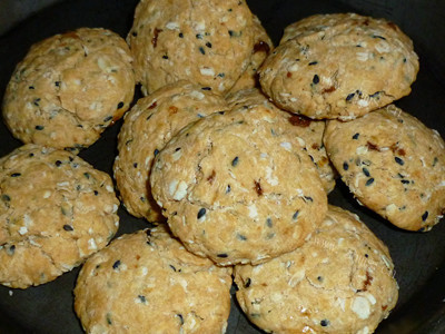 美味燕麦黑芝麻饼干