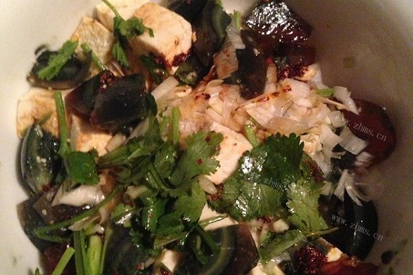 皮蛋小葱拌豆腐