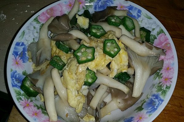 家常鸭嘴菇秋葵炒鸡蛋