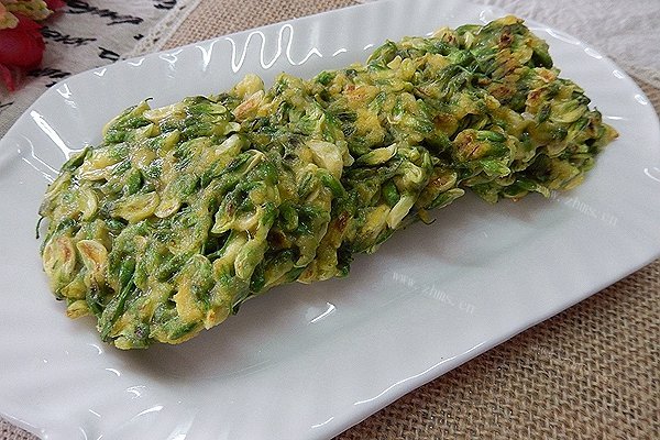 简易槐花饼