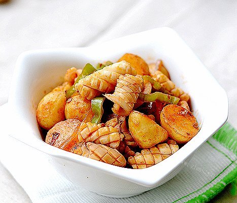 不可错过的小土豆烧鱿鱼