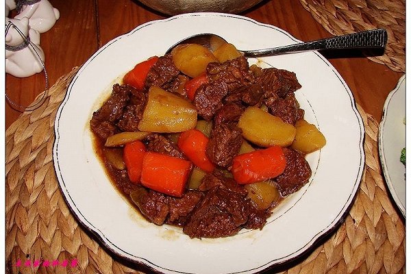 健康的土豆炖牛肉