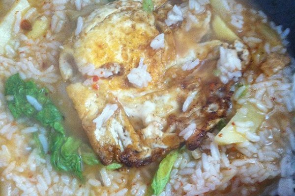 家常鸡蛋泡菜饭