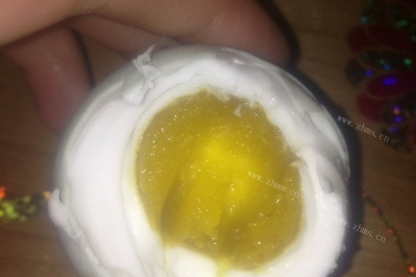 家常出油咸鸭蛋