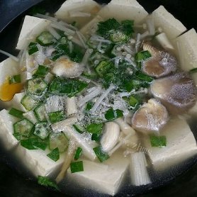 家常蘑菇秋葵豆腐汤