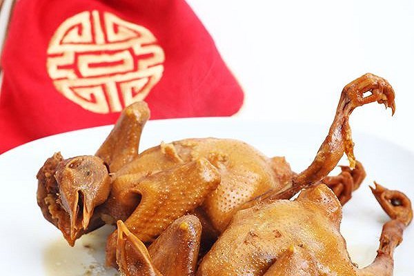 家常吉祥乳鸽
