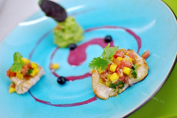 香煎黑鱼附芒果番茄salsa