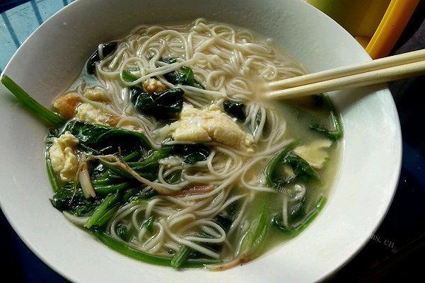 菠菜鸡蛋面