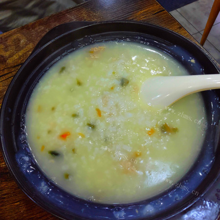 美美厨房之皮蛋瘦肉粥