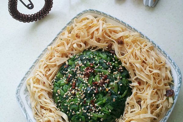 菠菜辣豆腐皮儿