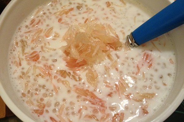 美味柚子鲜奶西米露