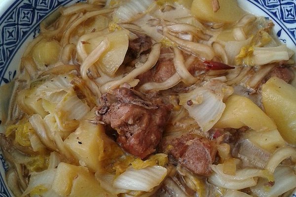 家常排骨烩现菜