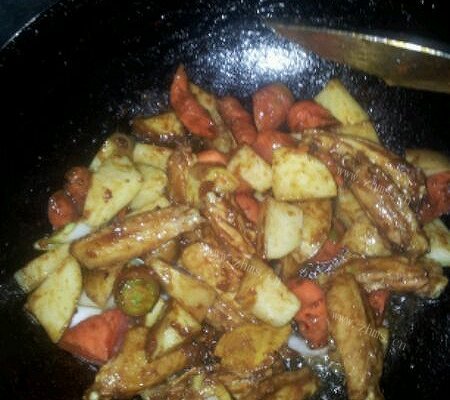 胡萝卜土豆炖鸡翅