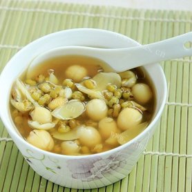 家常版绿豆百合莲子汤