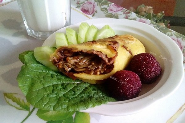 家常金针菇煎肉蛋卷