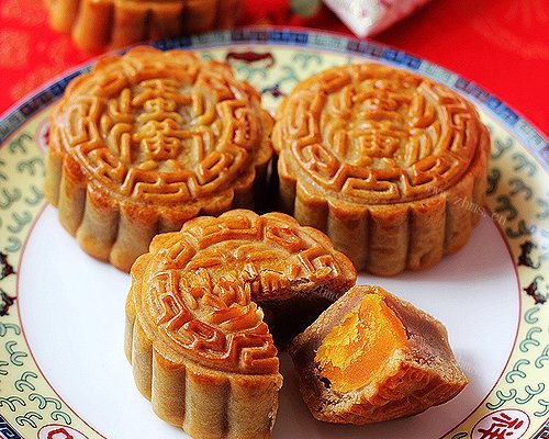 蛋黄莲蓉月饼