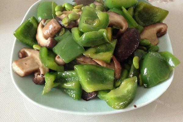 青椒炒香菇