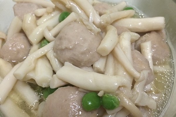 海鲜菇贡丸汤