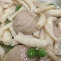 海鲜菇贡丸汤