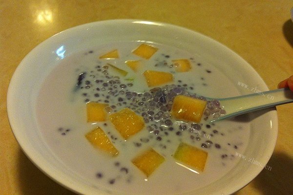 自制紫薯椰汁牛奶西米露