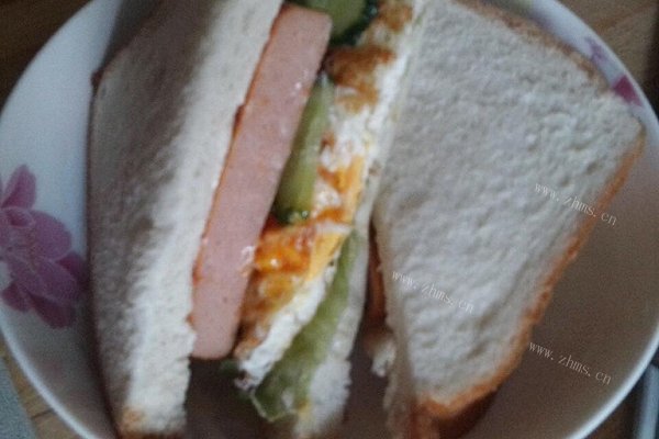 鸡蛋火腿三明治