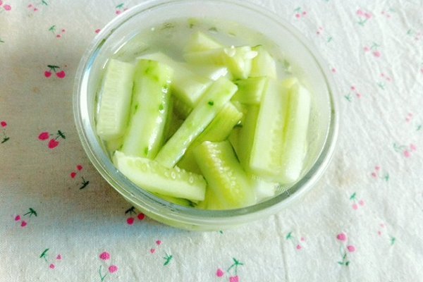 夏日超简易自制凉品-冰镇糖醋黄瓜