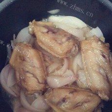 电饭煲焖洋葱鸡翅