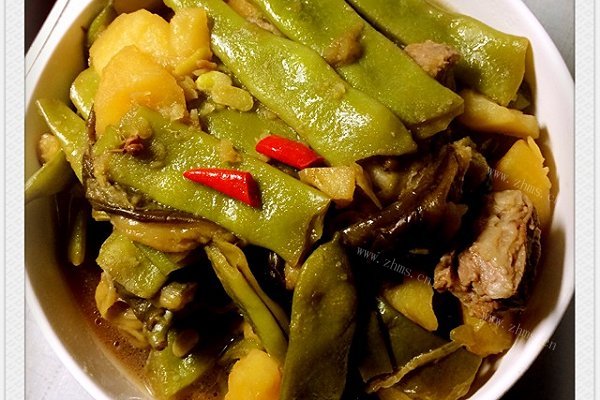 家常排骨炖豆角