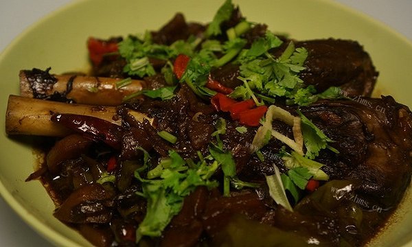 红酒焖羊棒