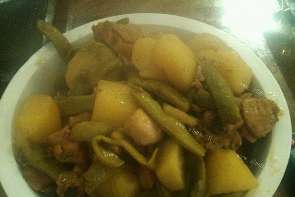 鸡腿炖土豆豆角
