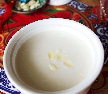 美白嫩肤杏仁茶