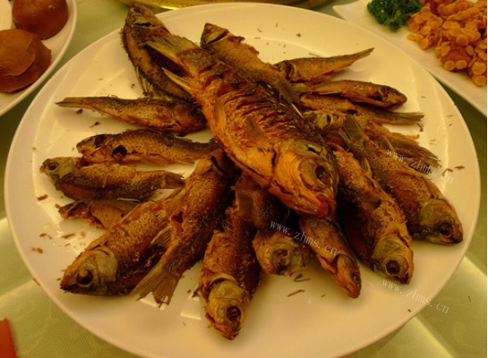 酥脆炸小鲫鱼