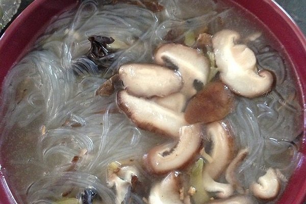 蘑菇粉丝汤