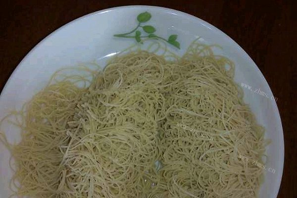 家常土鸡蛋龙须面