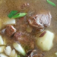 土豆粉条排骨汤