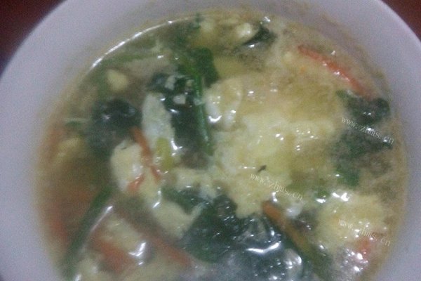 自制红萝卜菠菜鸡蛋汤